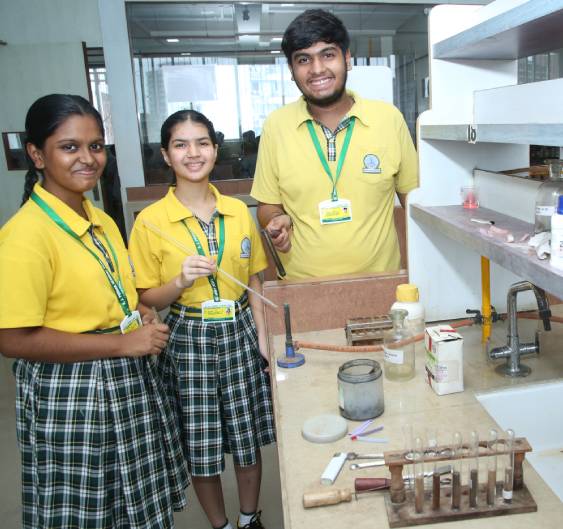 Students in Physics lab